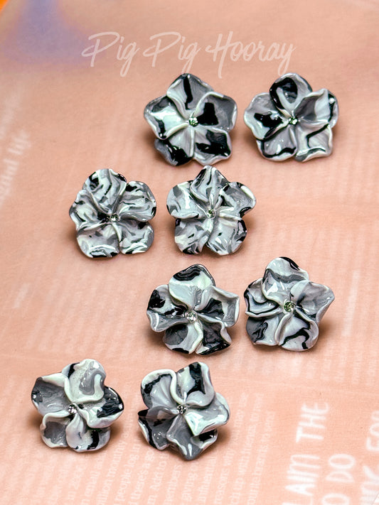 Grayscale Ugly Flower